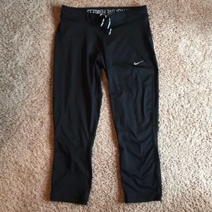 Nike Relay dri fit Capris